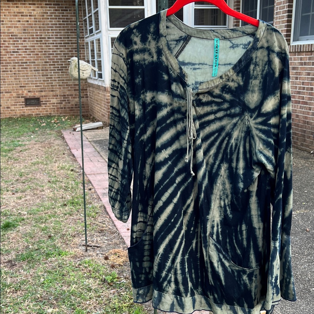 Women's Tie-Dye V-Neck Drawstring Tunic with Front Pocket - Black & Cream
